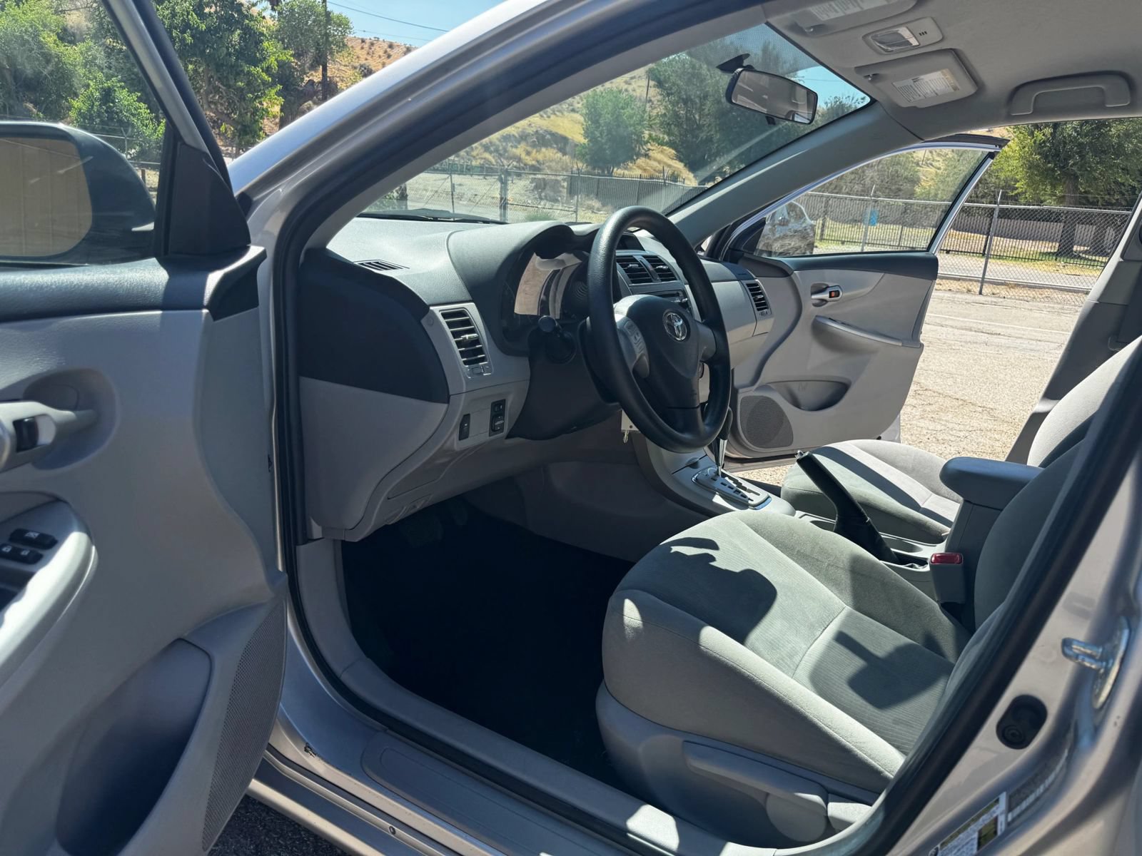 Used 2012 Toyota Corolla LE FWD image 11