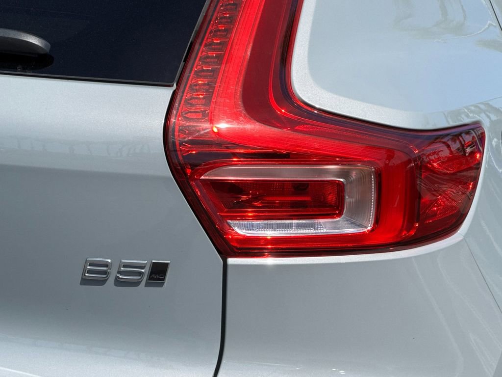 Certified 2025 Volvo XC40 B5 Plus image 26