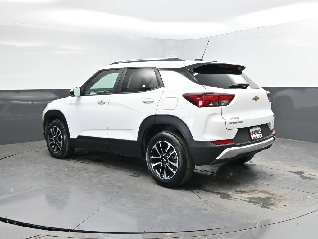 Used 2025 Chevrolet TrailBlazer LT FWD image 5