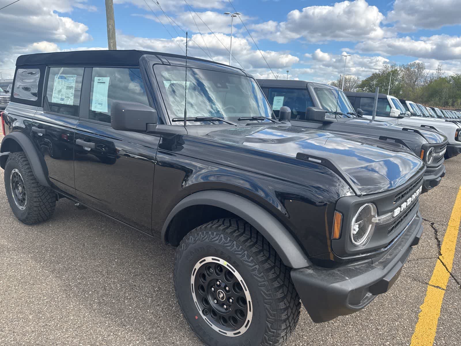 New 2026 Ford Bronco 4-Door AWD/4WD image 28