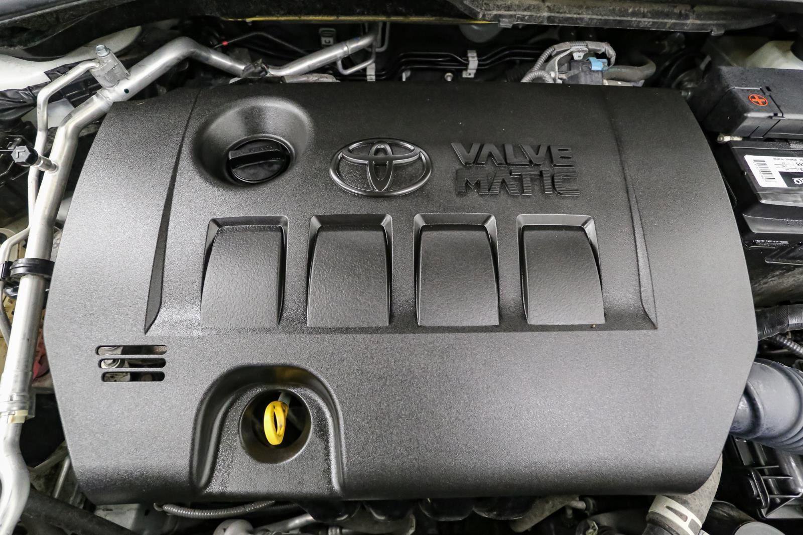 Used 2021 Toyota C-HR LE image 14