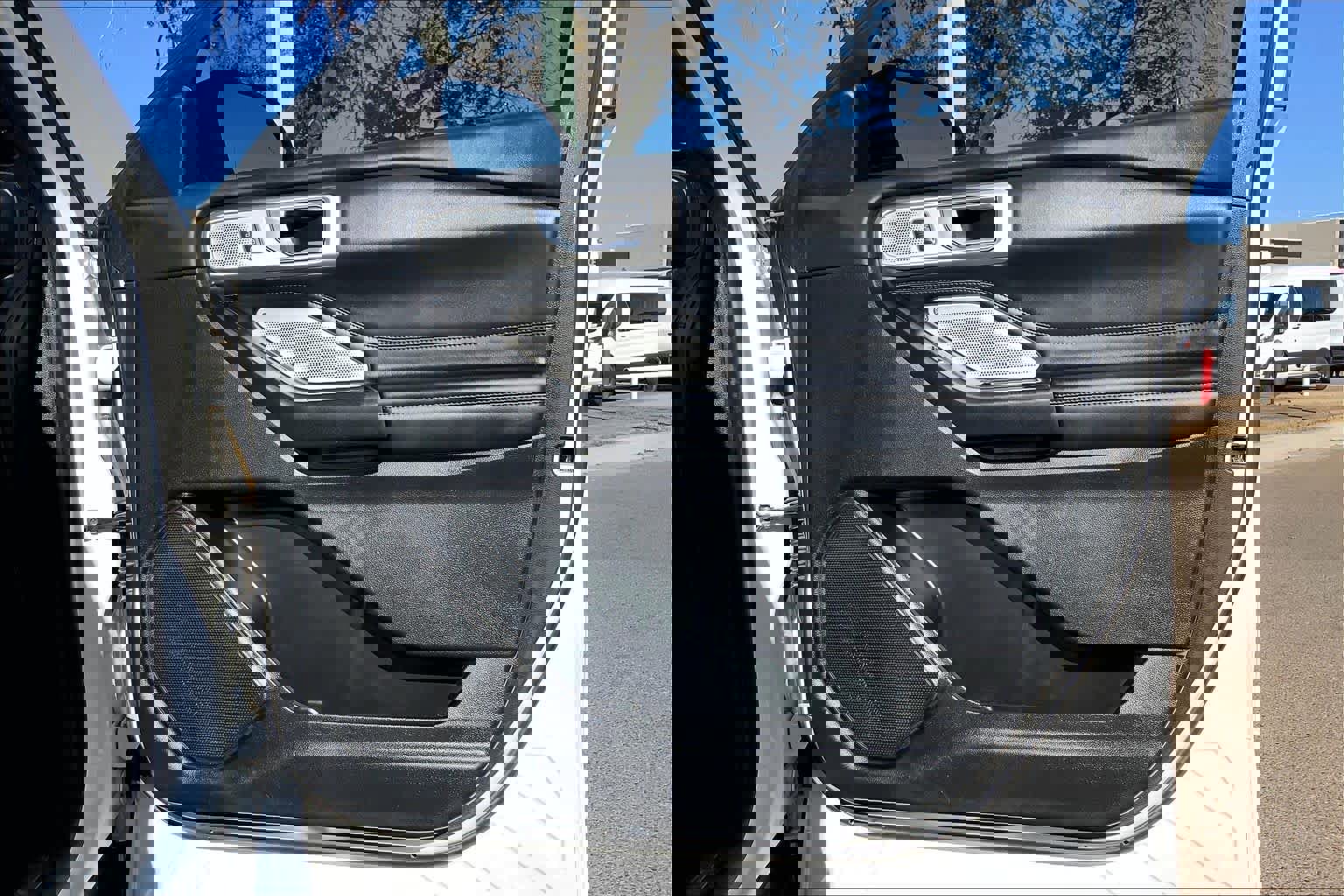 Used 2020 Ford Explorer Platinum w/ Premium Technology Package image 44