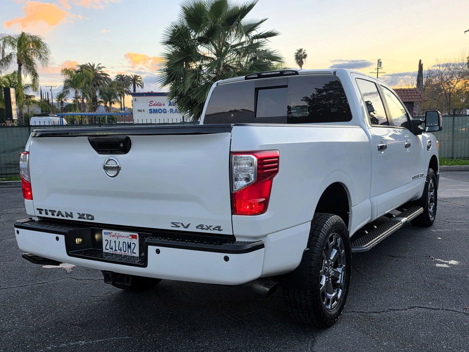 Used 2017 Nissan Titan SV image 3