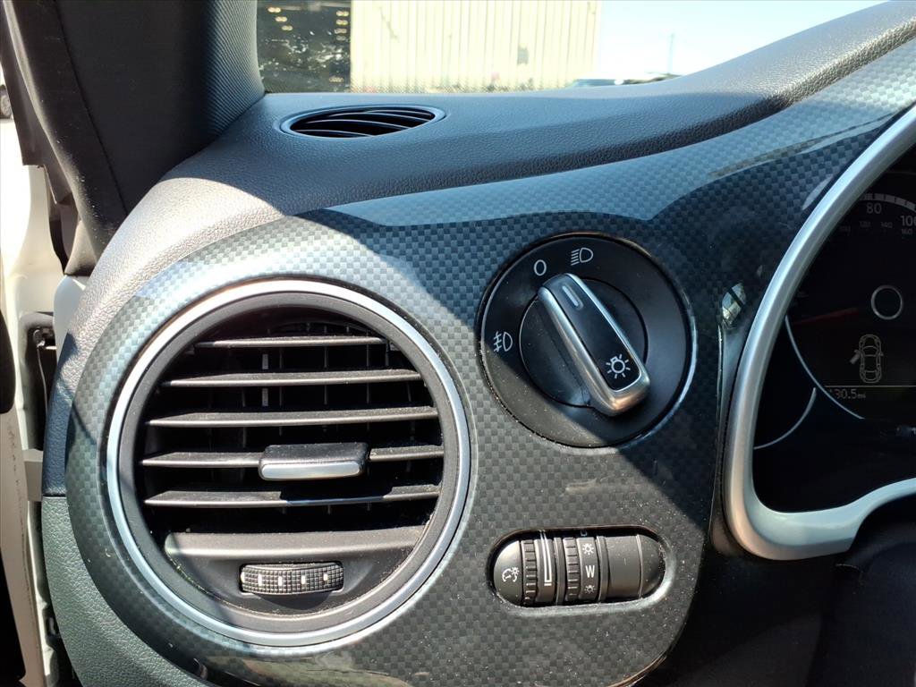 Used 2014 Volkswagen Beetle R-Line FWD image 21