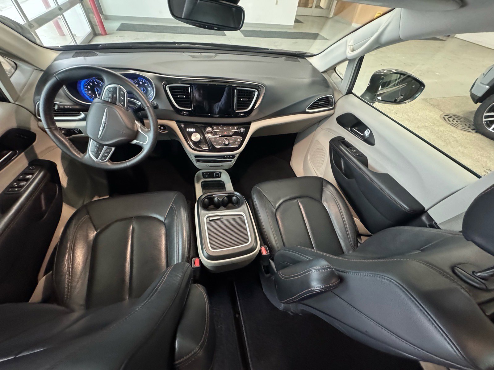 Used 2020 Chrysler Pacifica Touring-L Plus image 15