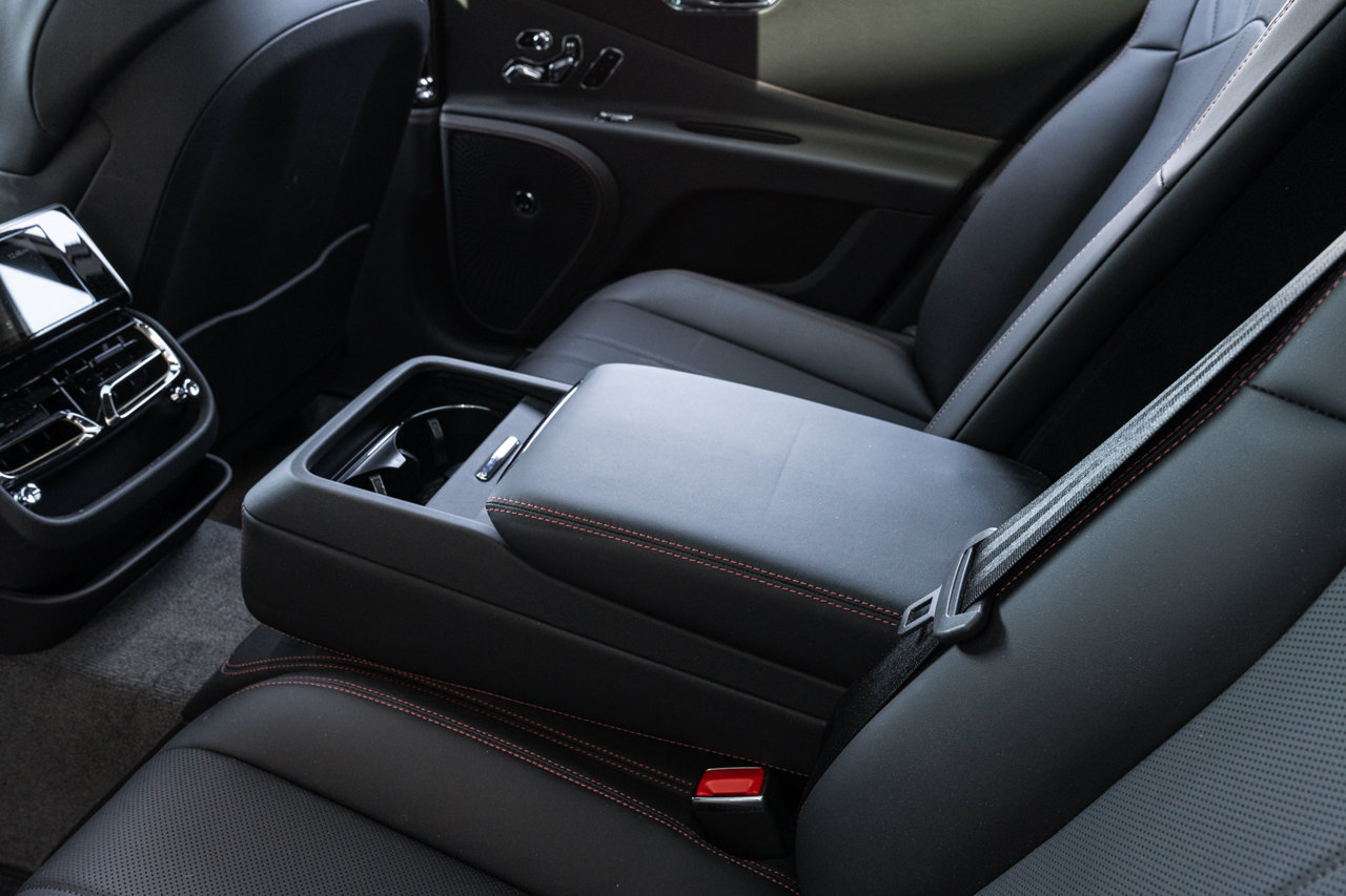 Used 2024 Bentley Flying Spur V8 AWD/4WD image 37