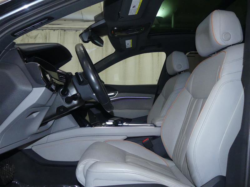 Used 2024 Audi Q8 e-tron Prestige image 25