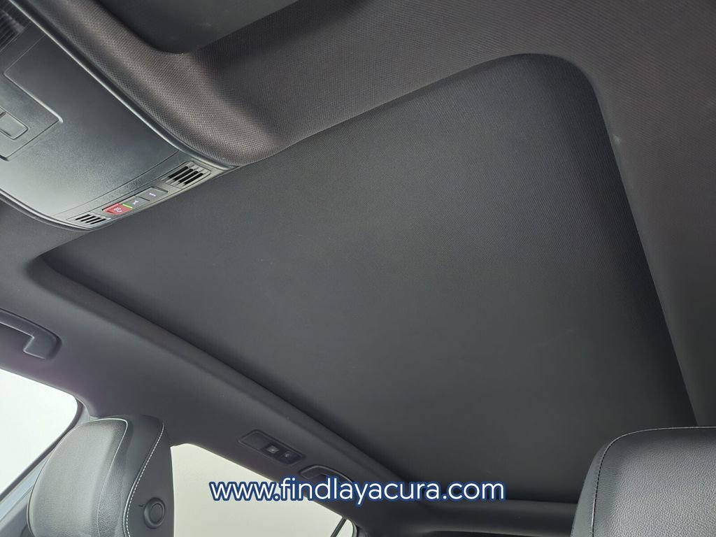 Used 2023 Volkswagen Tiguan SE R-Line image 12