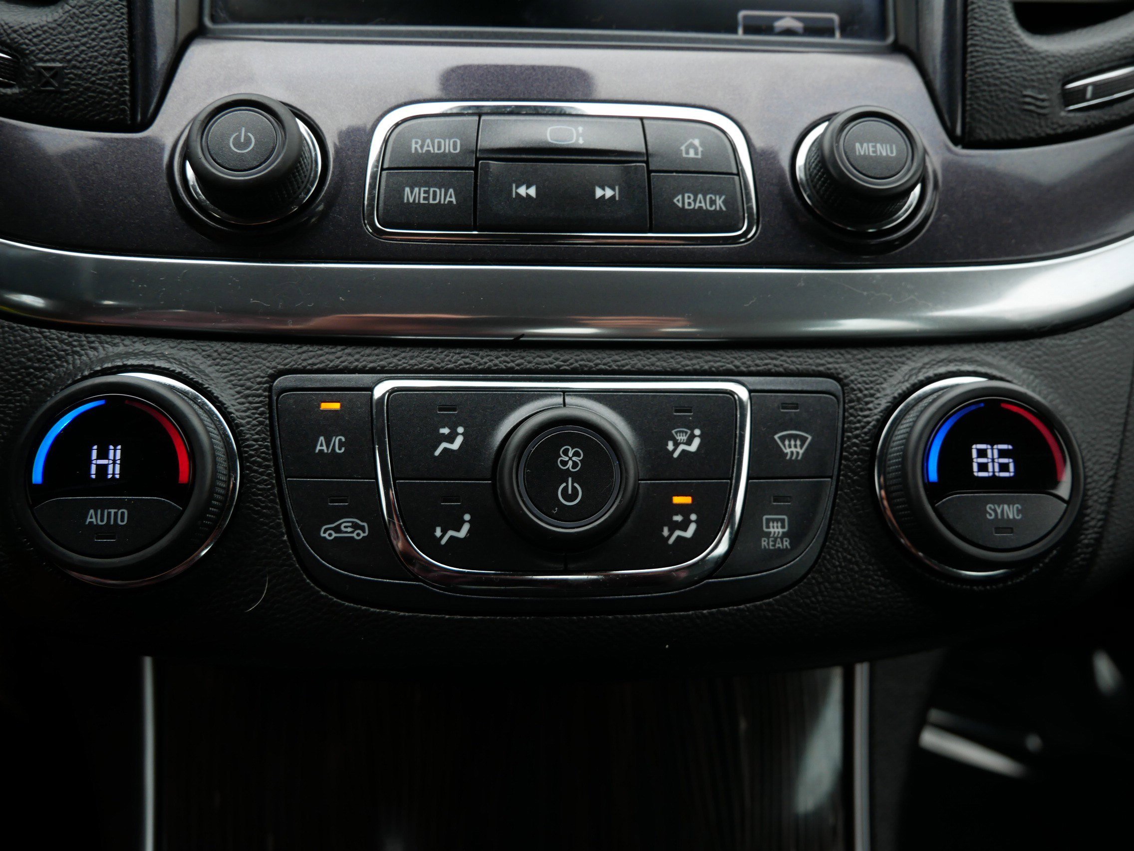 Used 2017 Chevrolet Impala LT FWD image 23