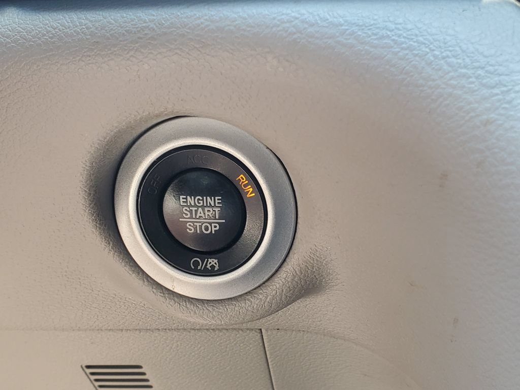 Used 2017 Chrysler Pacifica Touring FWD image 14