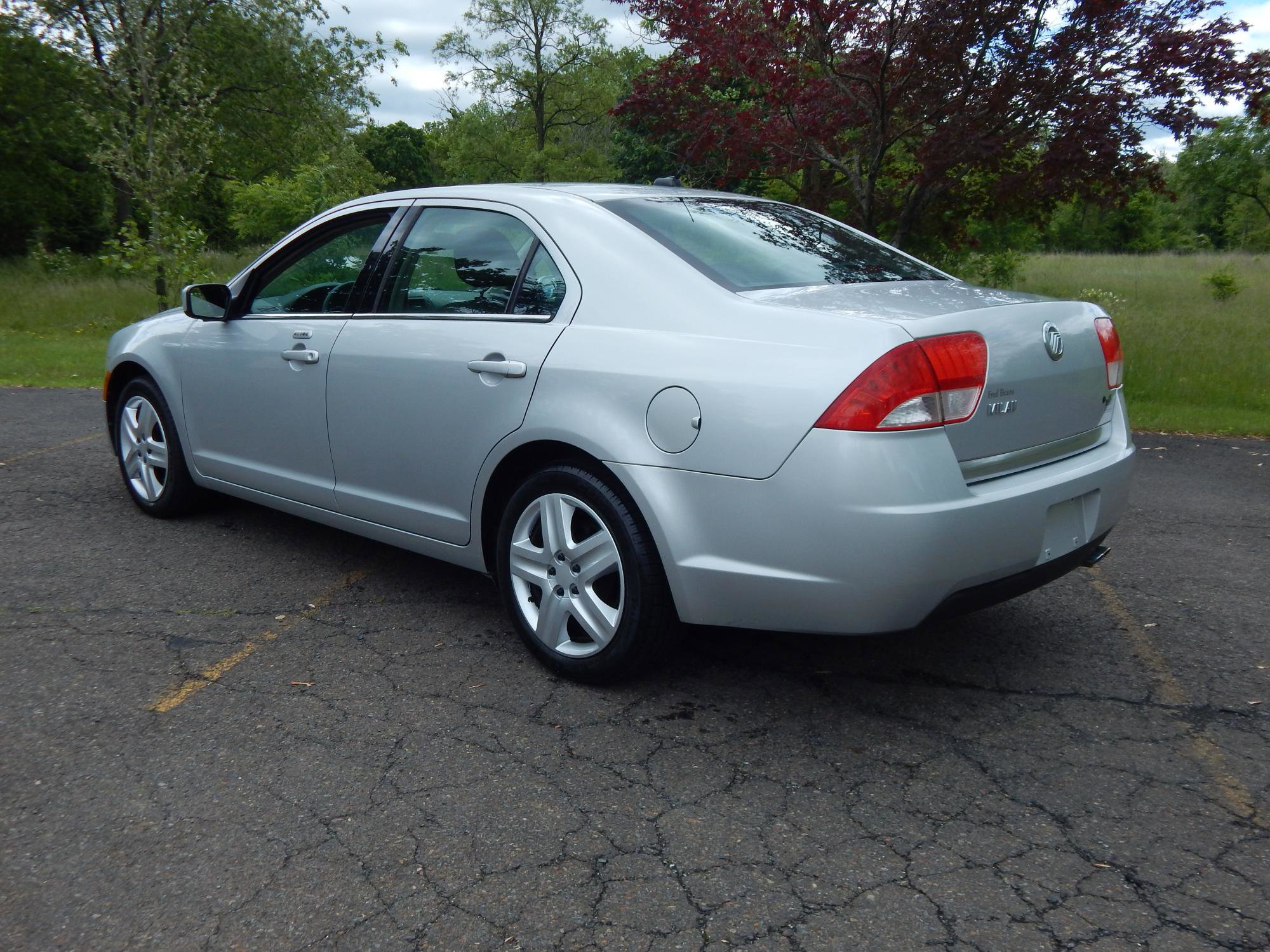 Used 2010 Mercury Milan image 3