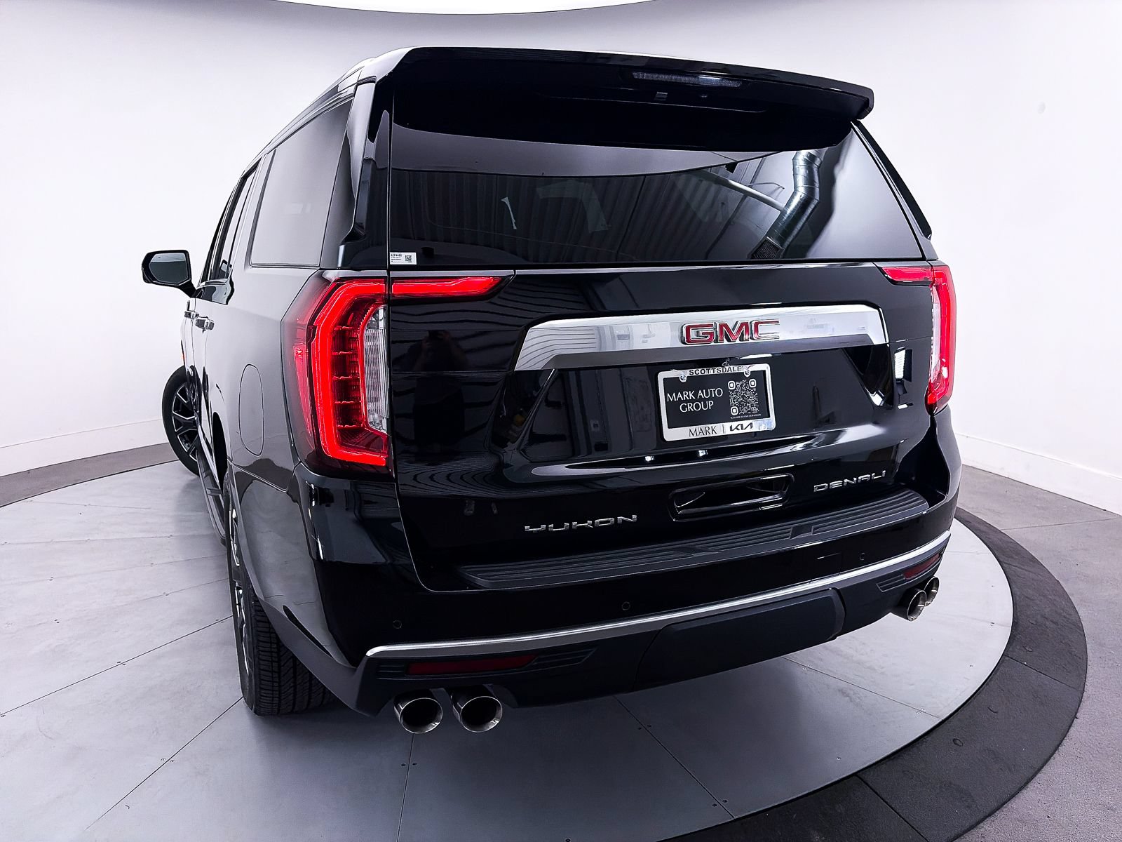 Used 2023 GMC Yukon XL Denali AWD/4WD image 4