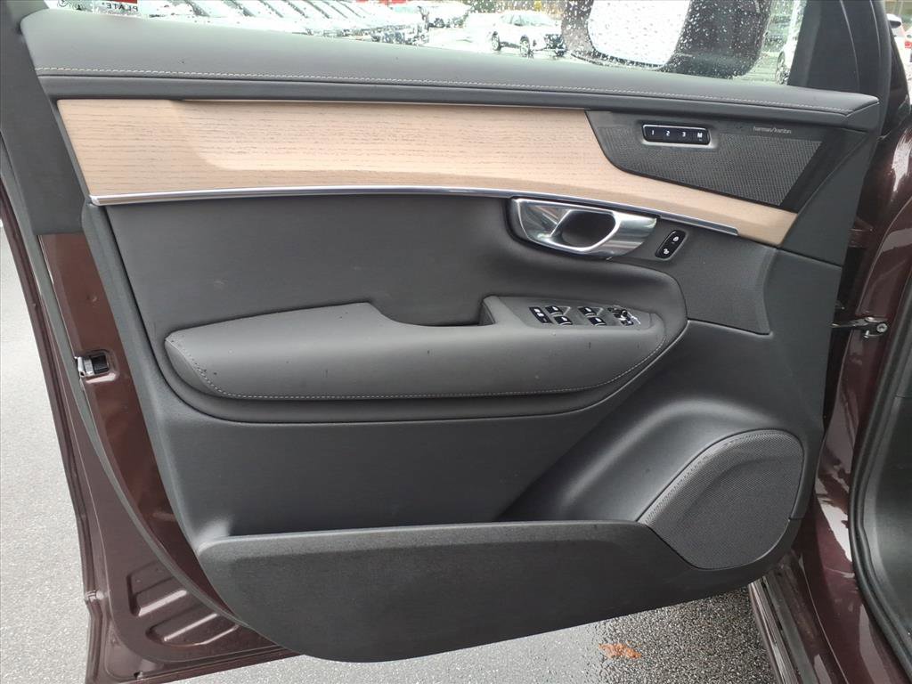 Used 2025 Volvo XC90 T8 Plus w/ Protection Package Premier image 42