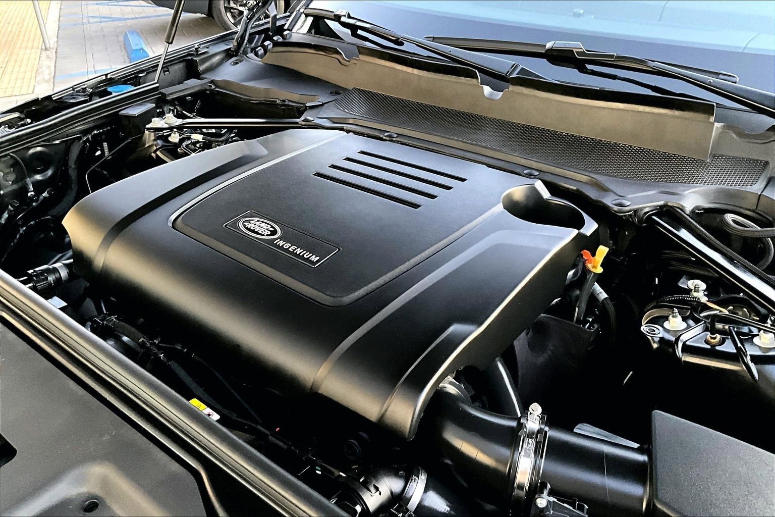 Used 2023 Land Rover Discovery S R-Dynamic image 30