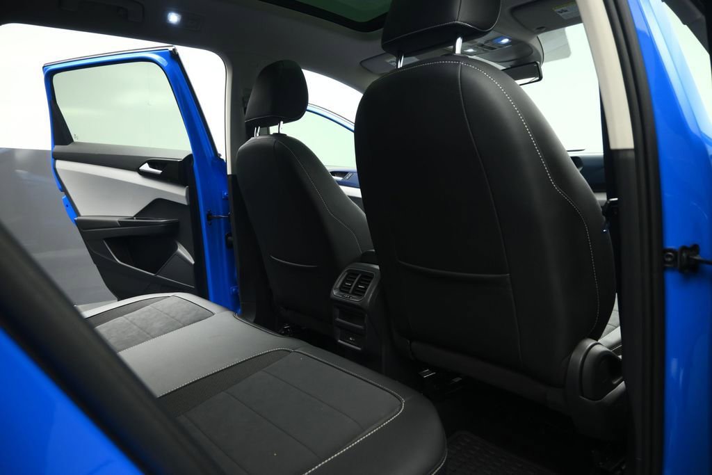 Used 2022 Volkswagen Taos SE FWD image 65