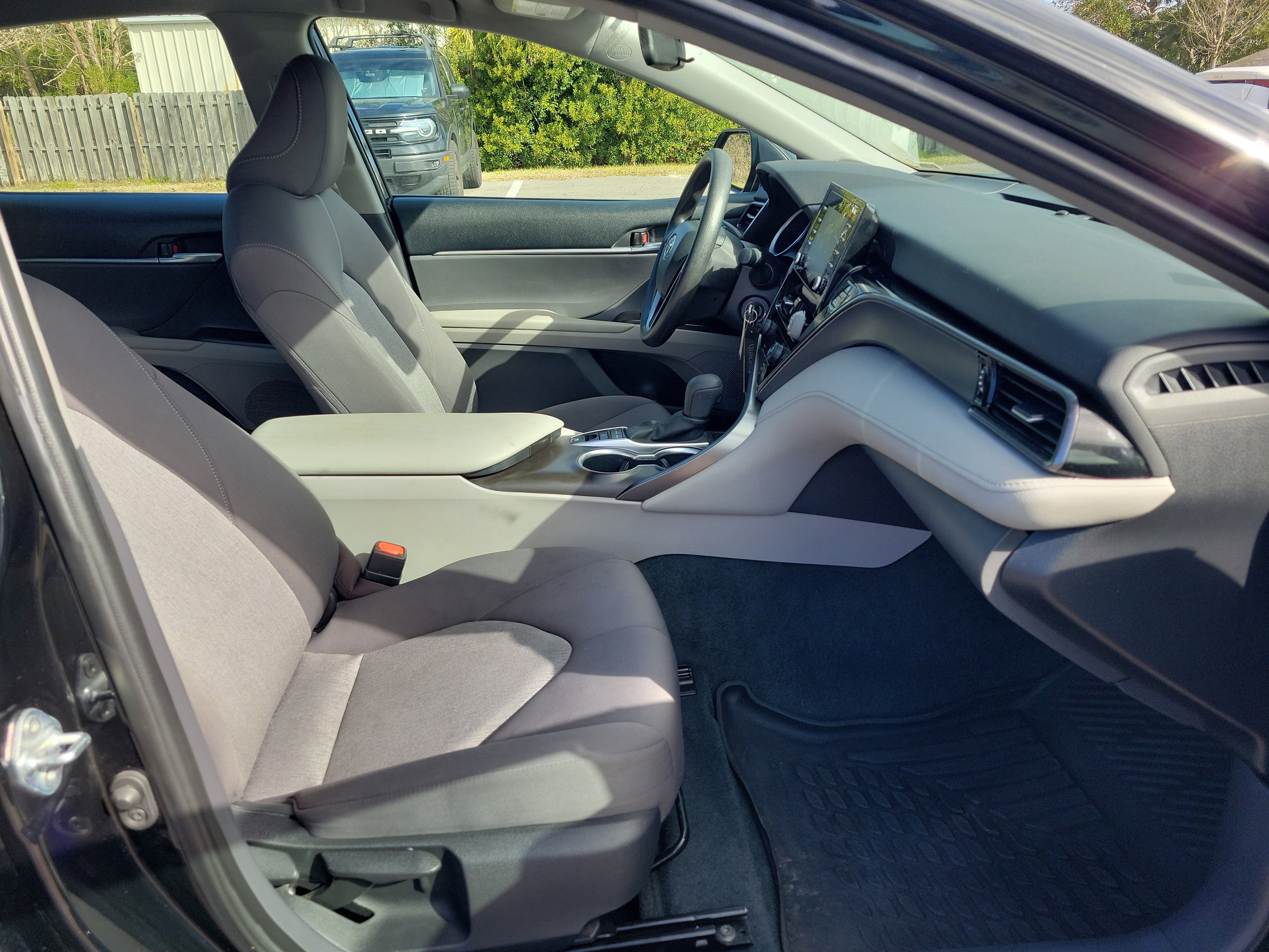 Used 2022 Toyota Camry LE image 7