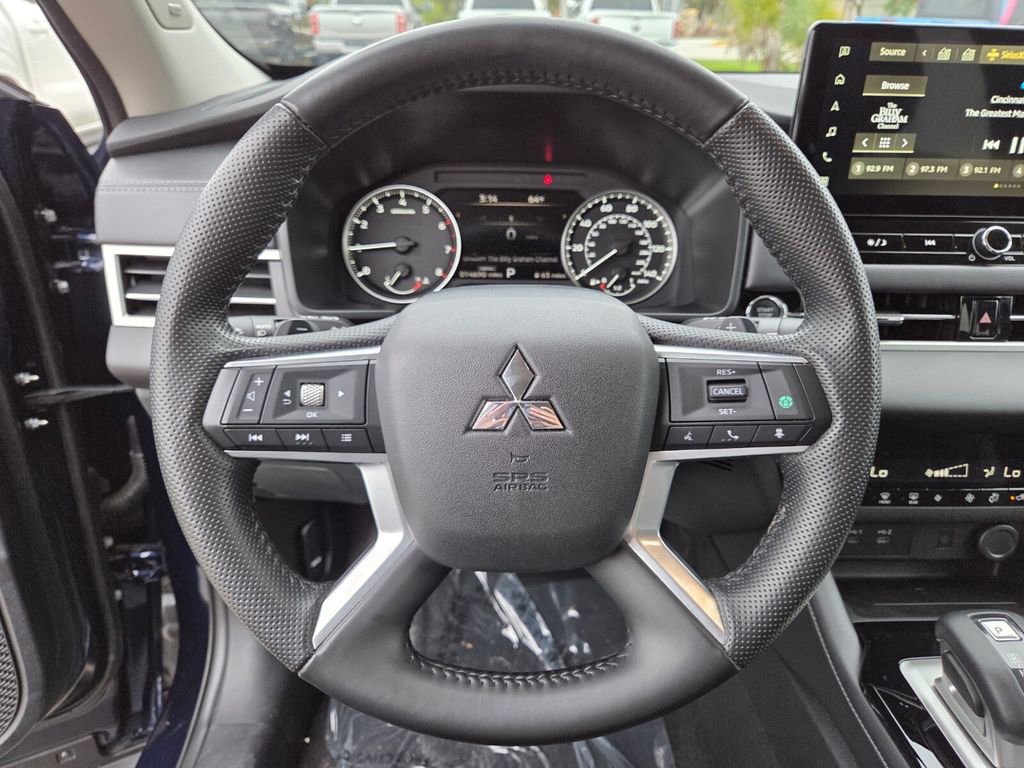 Used 2025 Mitsubishi Outlander SE image 26