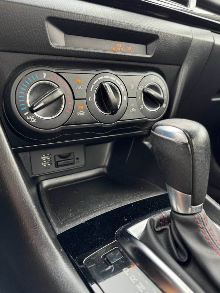 Used 2016 MAZDA MAZDA3 i Touring FWD image 17