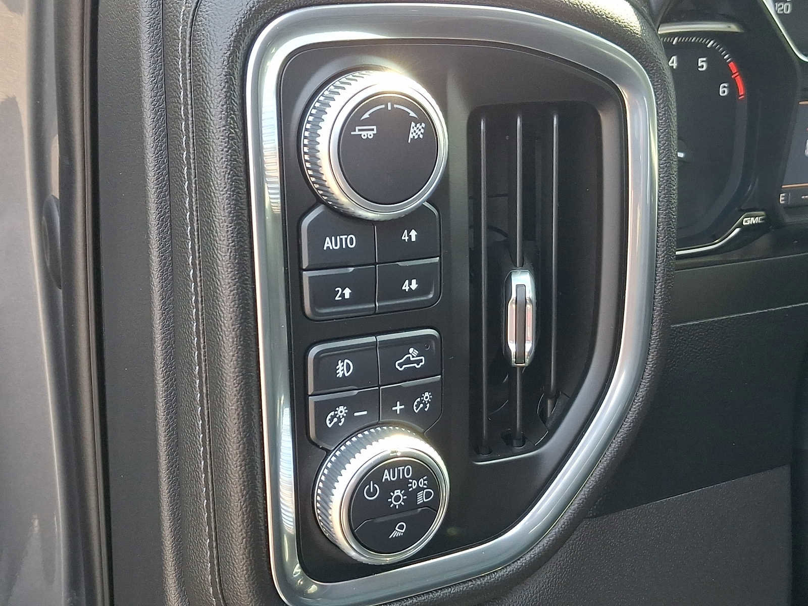Used 2019 GMC Sierra 1500 SLT w/ SLT Premium Plus Package AWD/4WD image 30