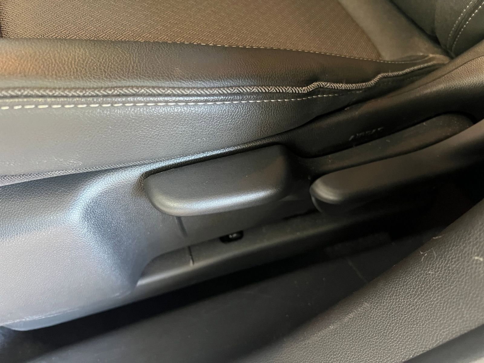 Used 2025 Buick Encore GX Preferred image 23