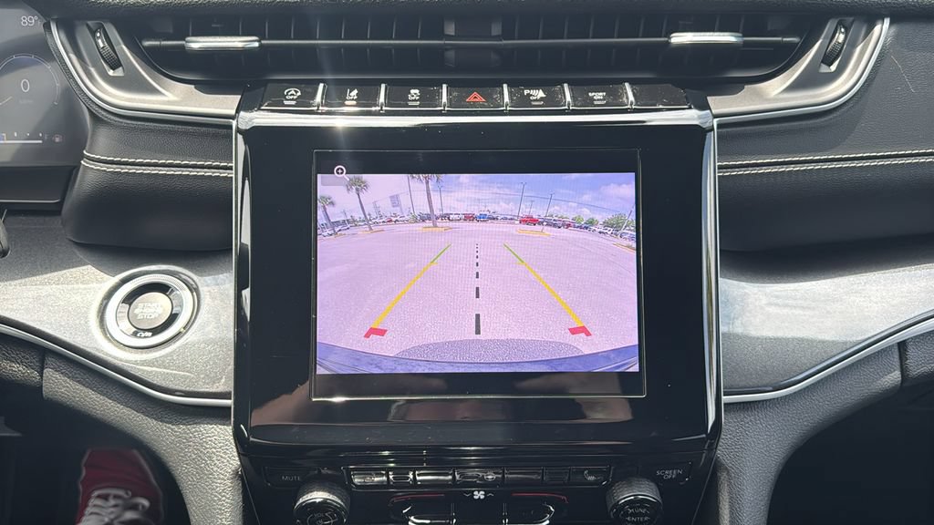 Used 2023 Jeep Grand Cherokee Altitude AWD/4WD image 19
