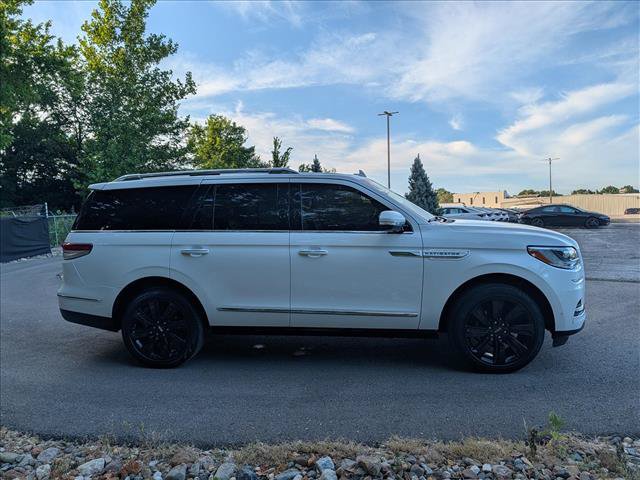 Used 2024 Lincoln Navigator Reserve AWD/4WD image 6