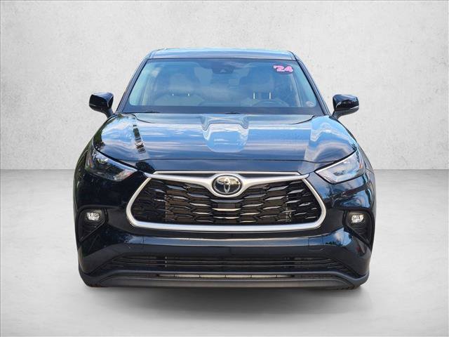 Certified 2024 Toyota Highlander LE FWD video 2