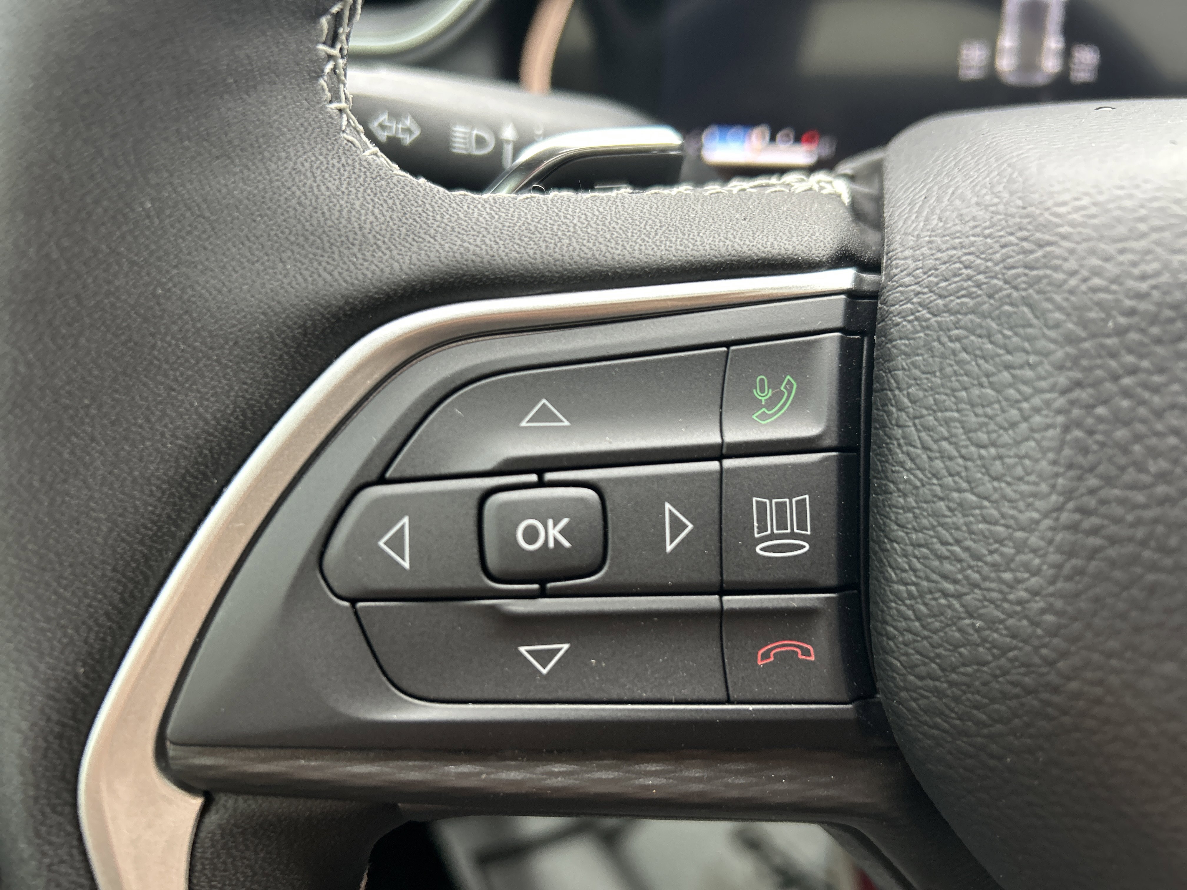 New 2025 Jeep Grand Cherokee Altitude image 20