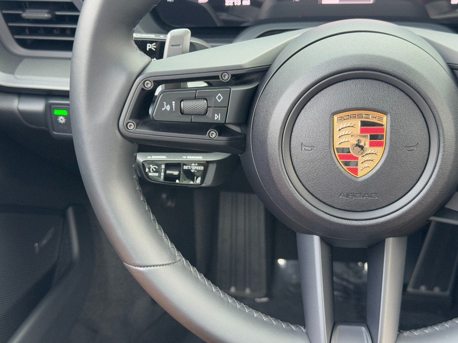 Used 2025 Porsche 911 Carrera RWD image 24