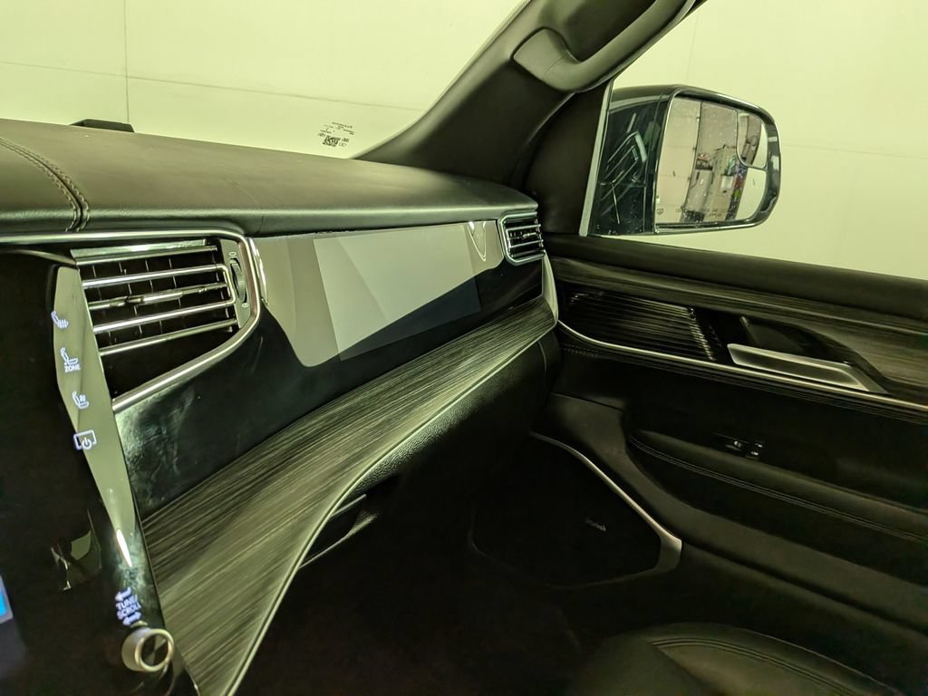 Certified 2023 Jeep Wagoneer L Series III w/ Premium Group I AWD/4WD image 29