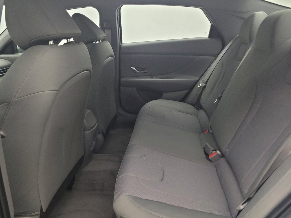 Used 2025 Hyundai Elantra SE FWD image 18