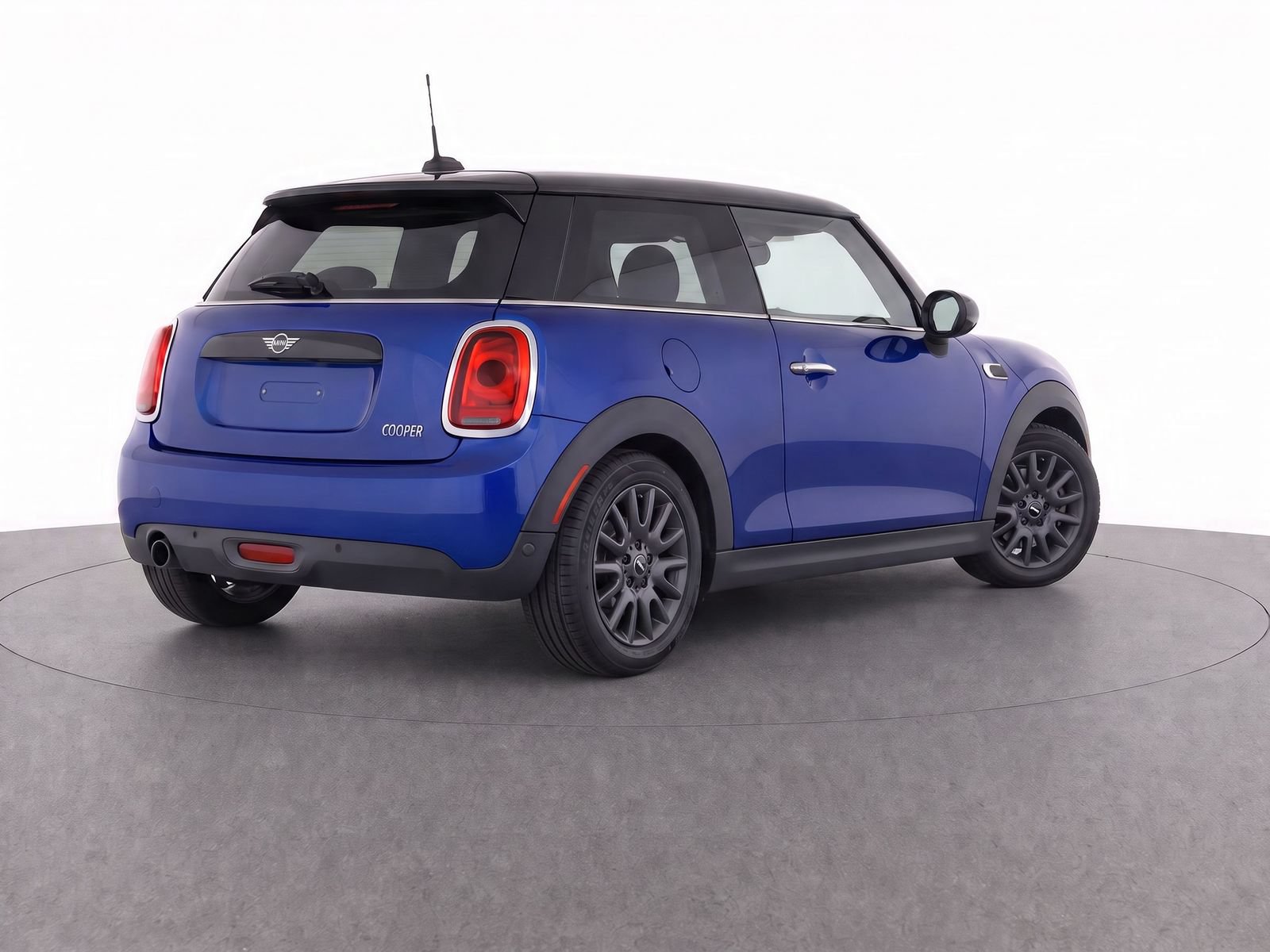 Used 2019 MINI Cooper 2-Door Hardtop w/ Storage Package FWD image 8