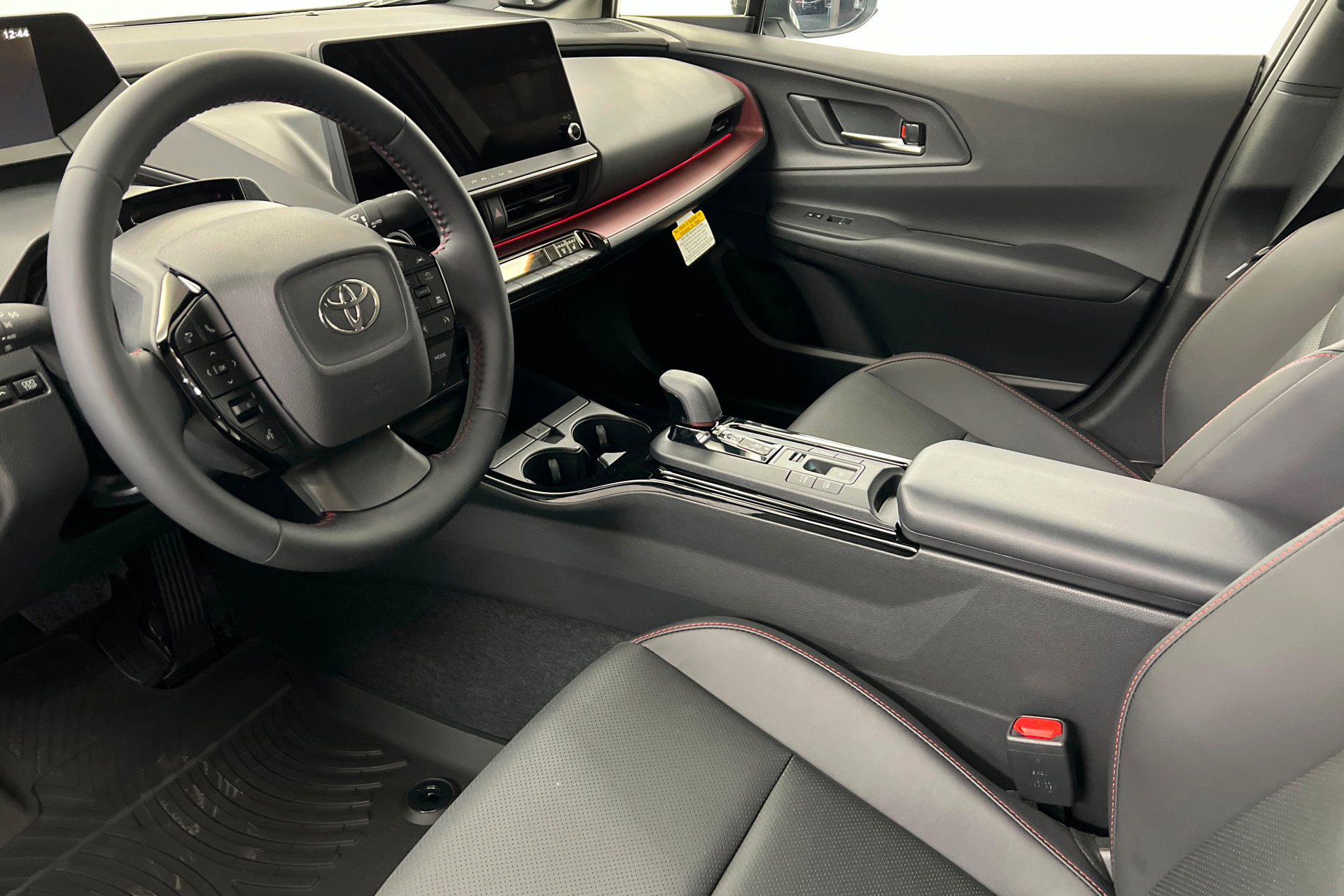 New 2026 Toyota Prius Plug-In Hybrid FWD image 15