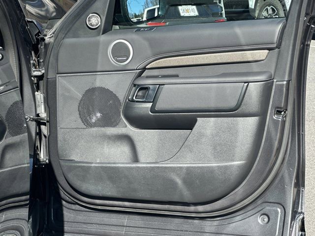 Used 2023 Land Rover Discovery HSE R-Dynamic image 19