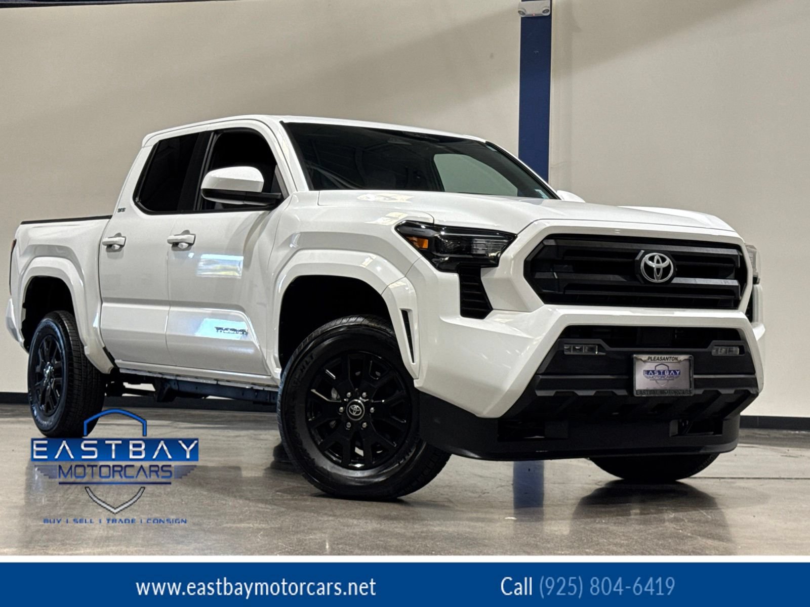Used 2025 Toyota Tacoma SR5 AWD/4WD image 1