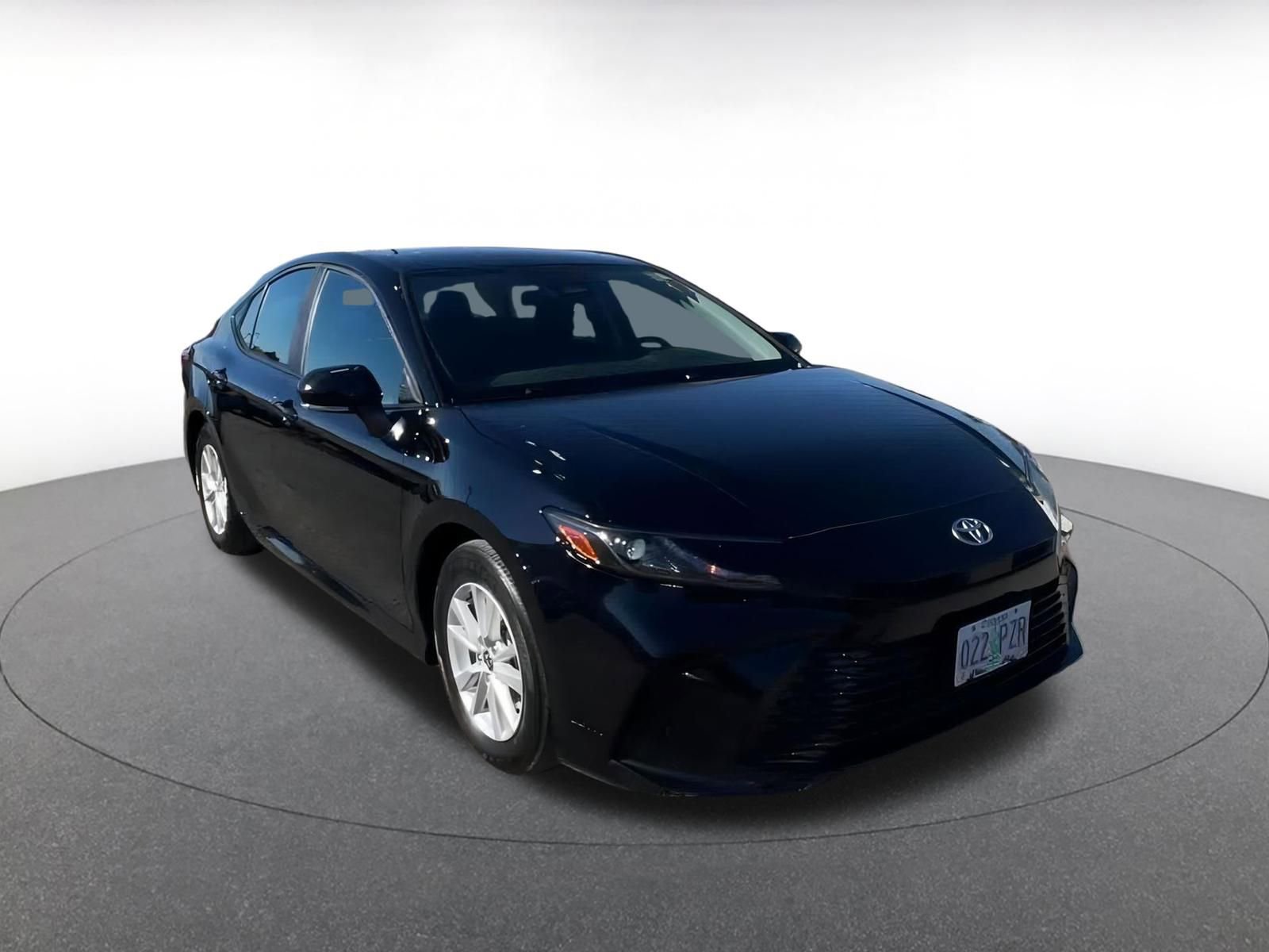 Used 2025 Toyota Camry LE image 3