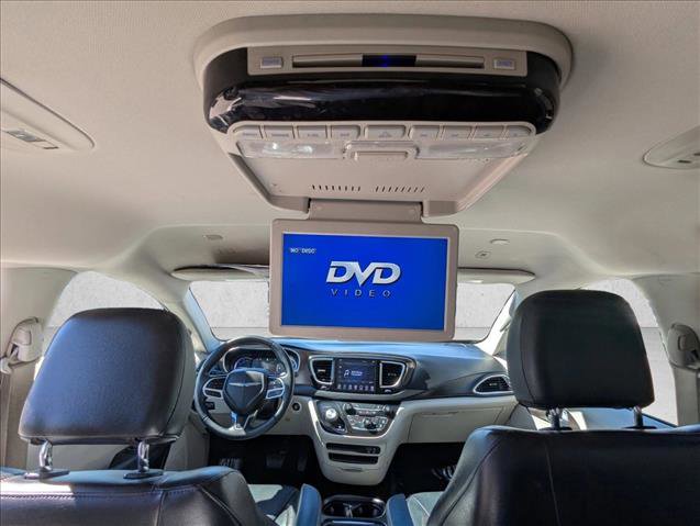 Used 2018 Chrysler Pacifica Touring-L image 17