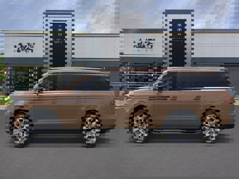 New 2026 Lincoln Navigator L Black Label AWD/4WD image 3