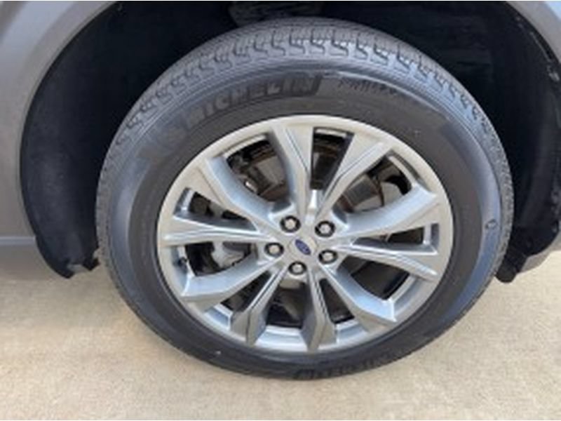 Used 2022 Ford Explorer XLT w/ Equipment Group 202A AWD/4WD image 21