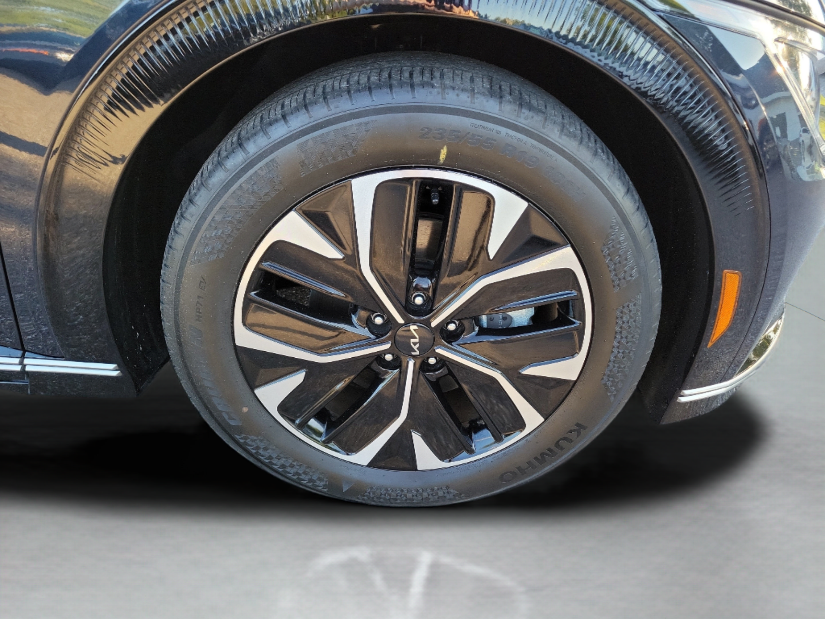 Certified 2024 Kia EV6 Wind RWD image 28