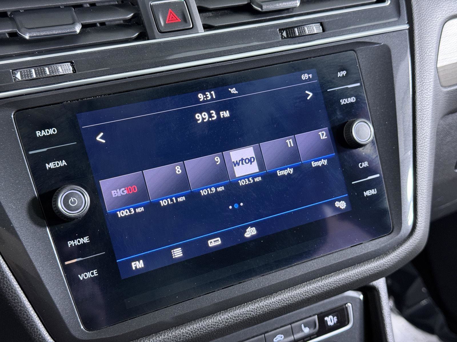 Used 2018 Volkswagen Tiguan SE w/ Panoramic Sunroof Package FWD image 13