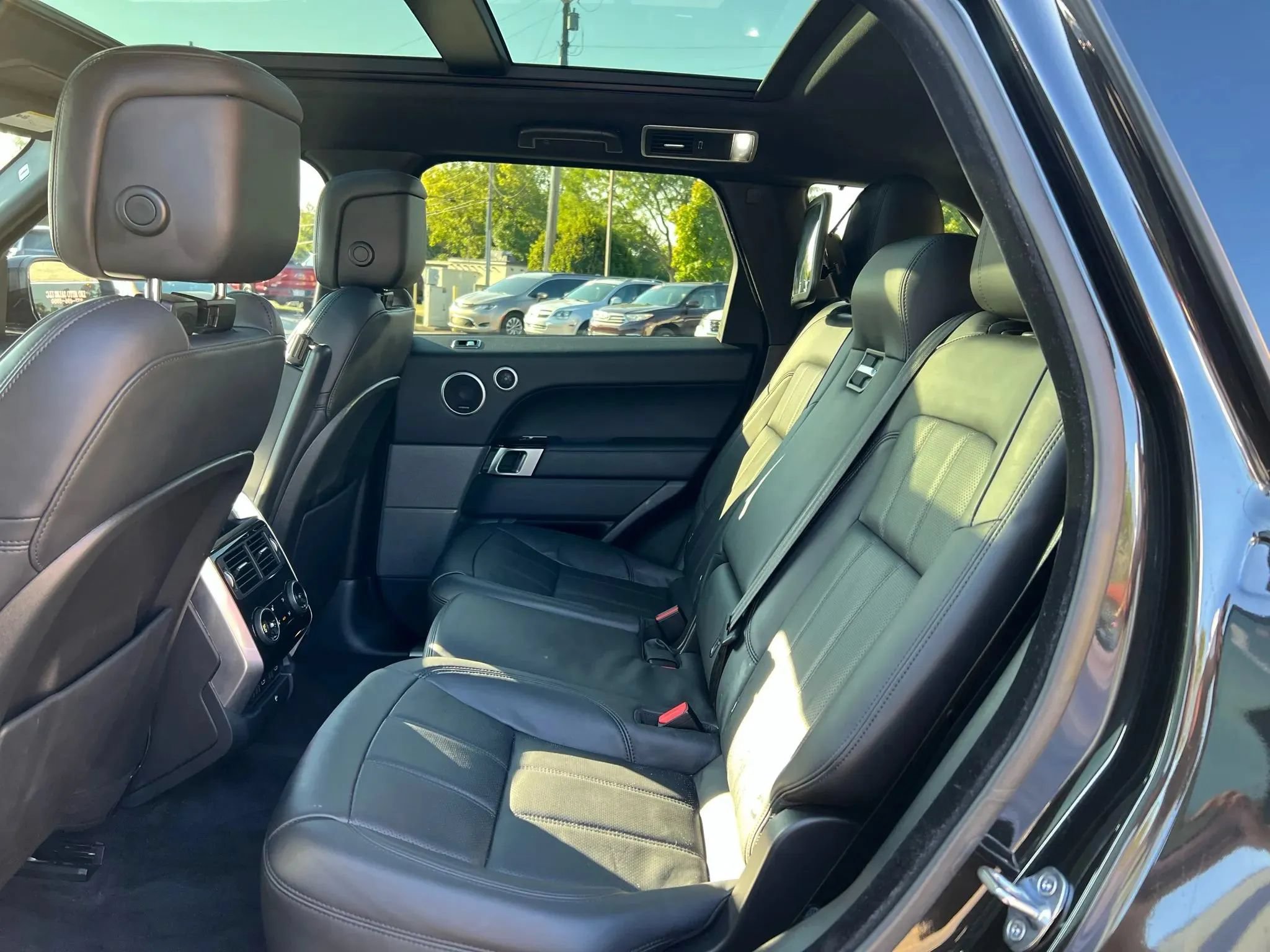 Used 2022 Land Rover Range Rover Sport HSE Silver Edition AWD/4WD image 21