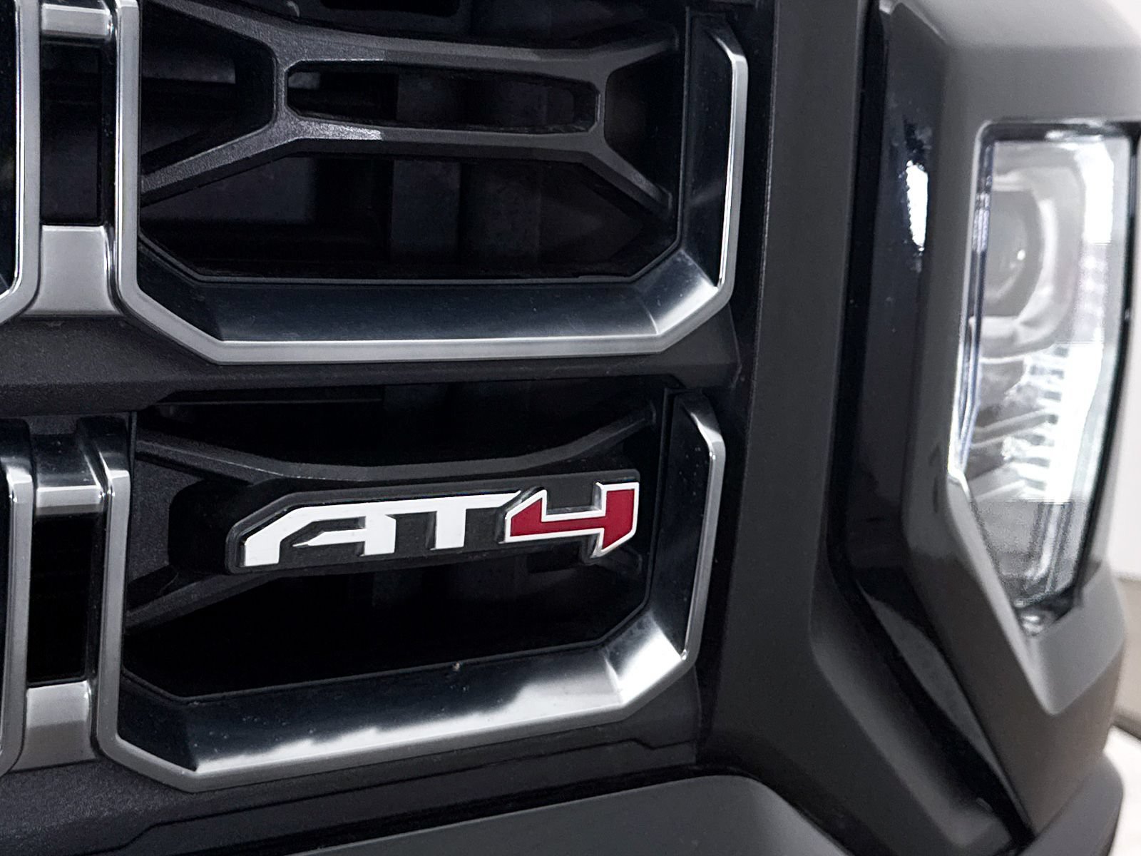 Used 2023 GMC Canyon AT4 w/ AT4 Premium Package AWD/4WD image 7