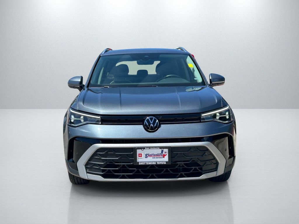 Used 2025 Volkswagen Taos SE FWD image 2