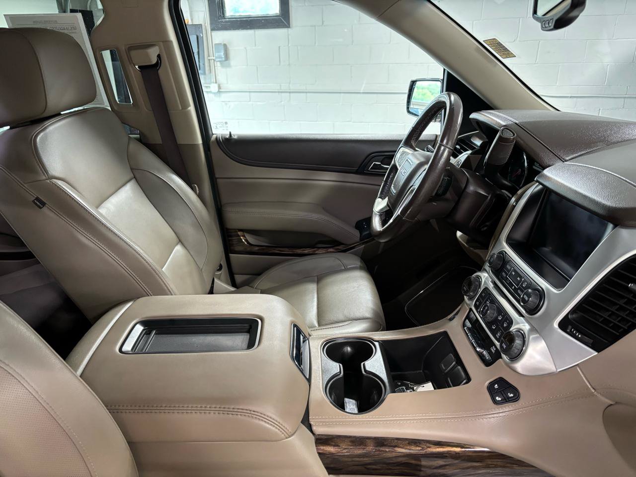 Used 2020 GMC Yukon XL SLT w/ Open Road Package AWD/4WD image 13