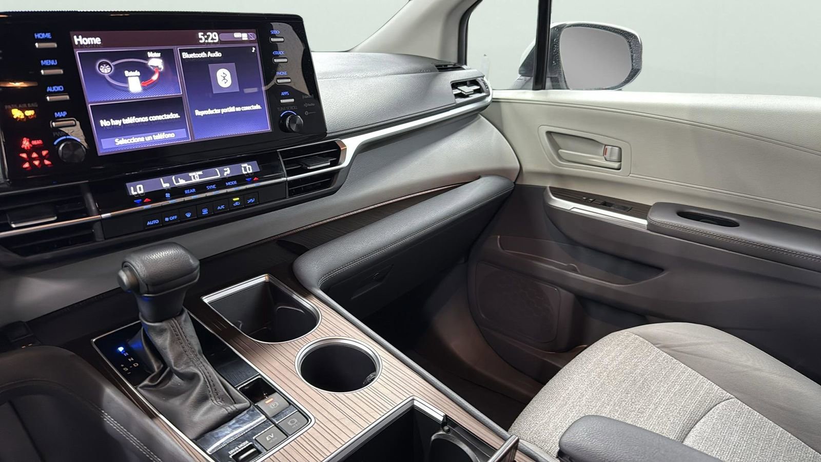 Used 2024 Toyota Sienna LE image 18