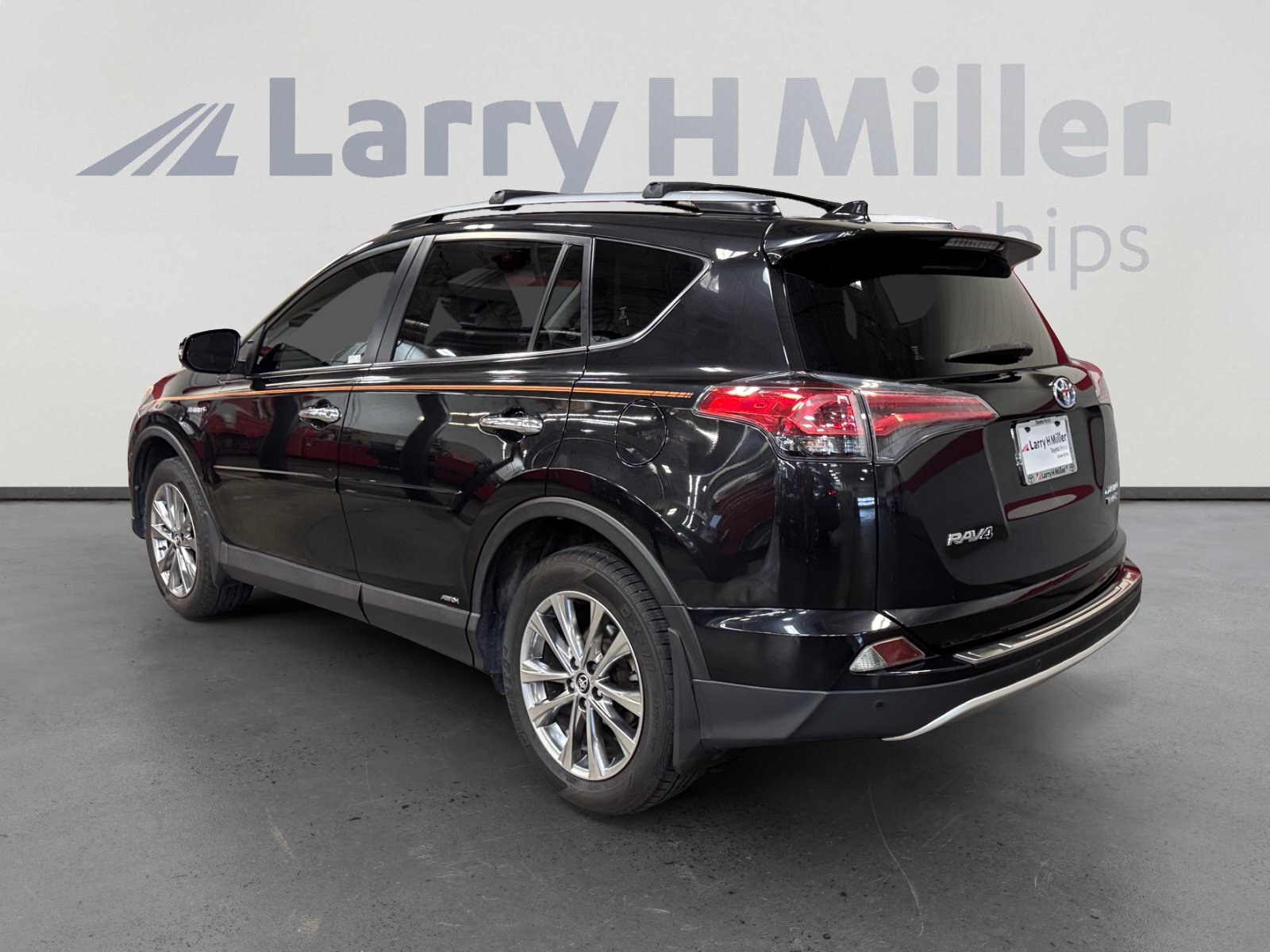 Certified 2017 Toyota RAV4 Limited w/ Advanced Technology Package AWD/4WD image 3