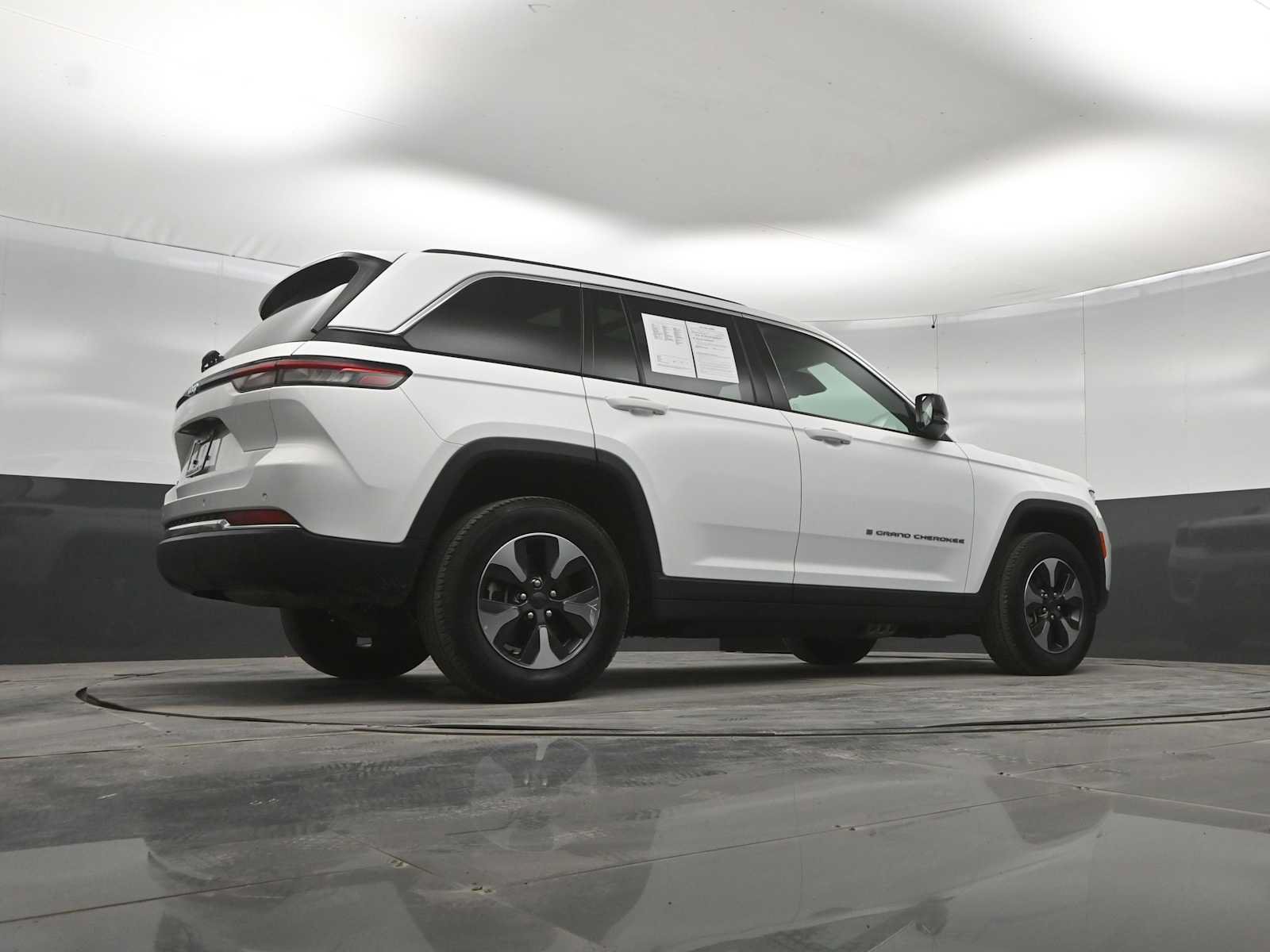 Used 2024 Jeep Grand Cherokee Limited 4xe AWD/4WD image 39