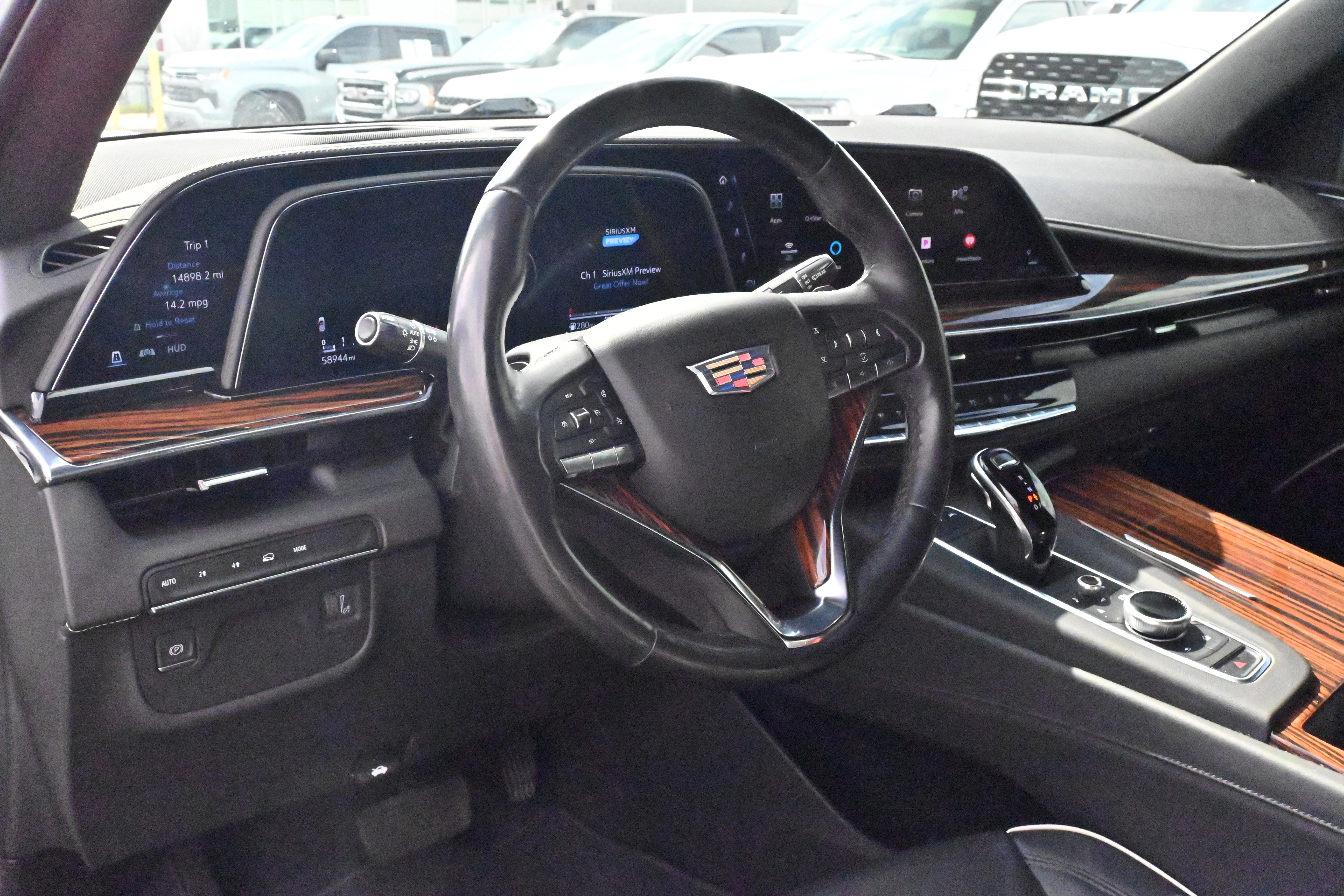 Used 2022 Cadillac Escalade Premium Luxury image 3