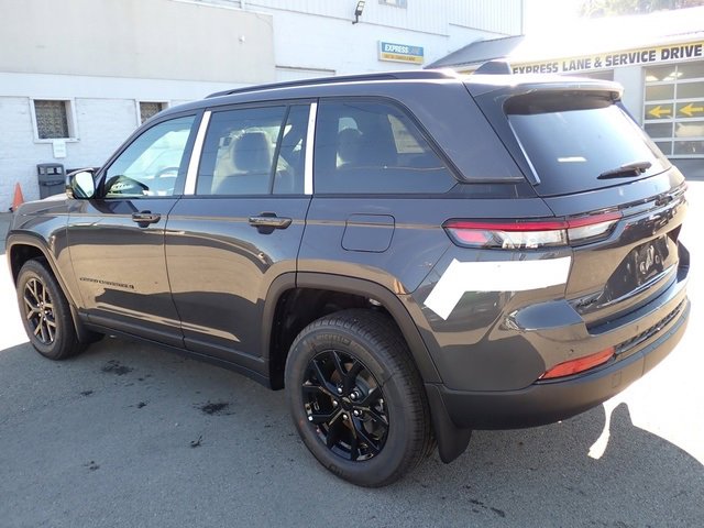 New 2025 Jeep Grand Cherokee Altitude image 3